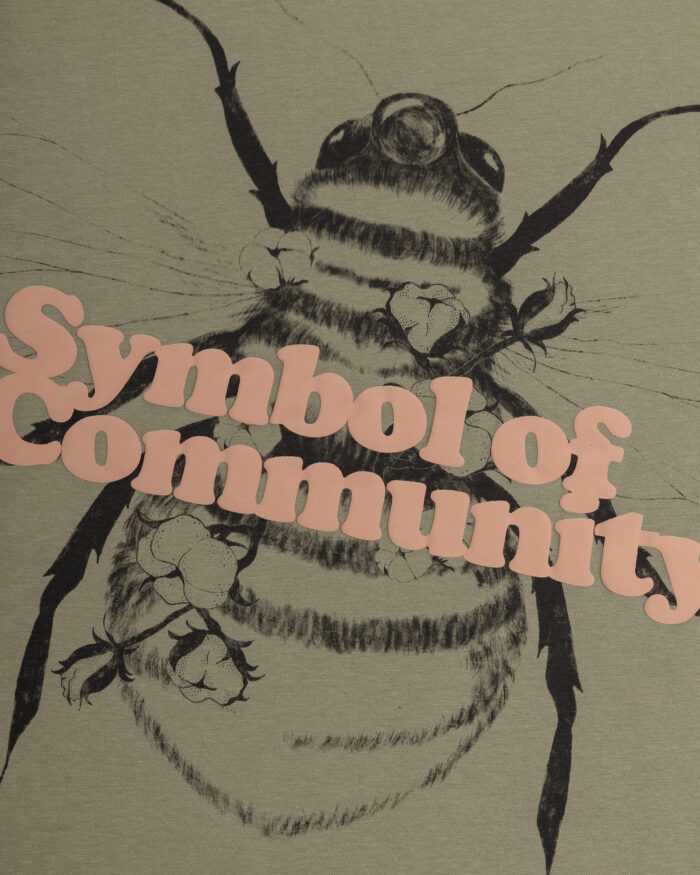 Unisex "SYMBOL OF COMMUNITY" T-Shirt Kaki - Image 3